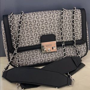 BRAND NEW guess purse